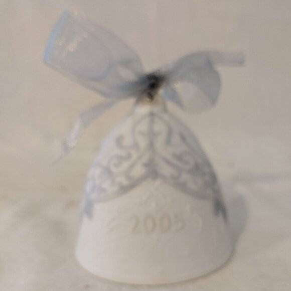 LLADRO 2005 Christmas Bell w/Original Box. - Picture 3 of 10